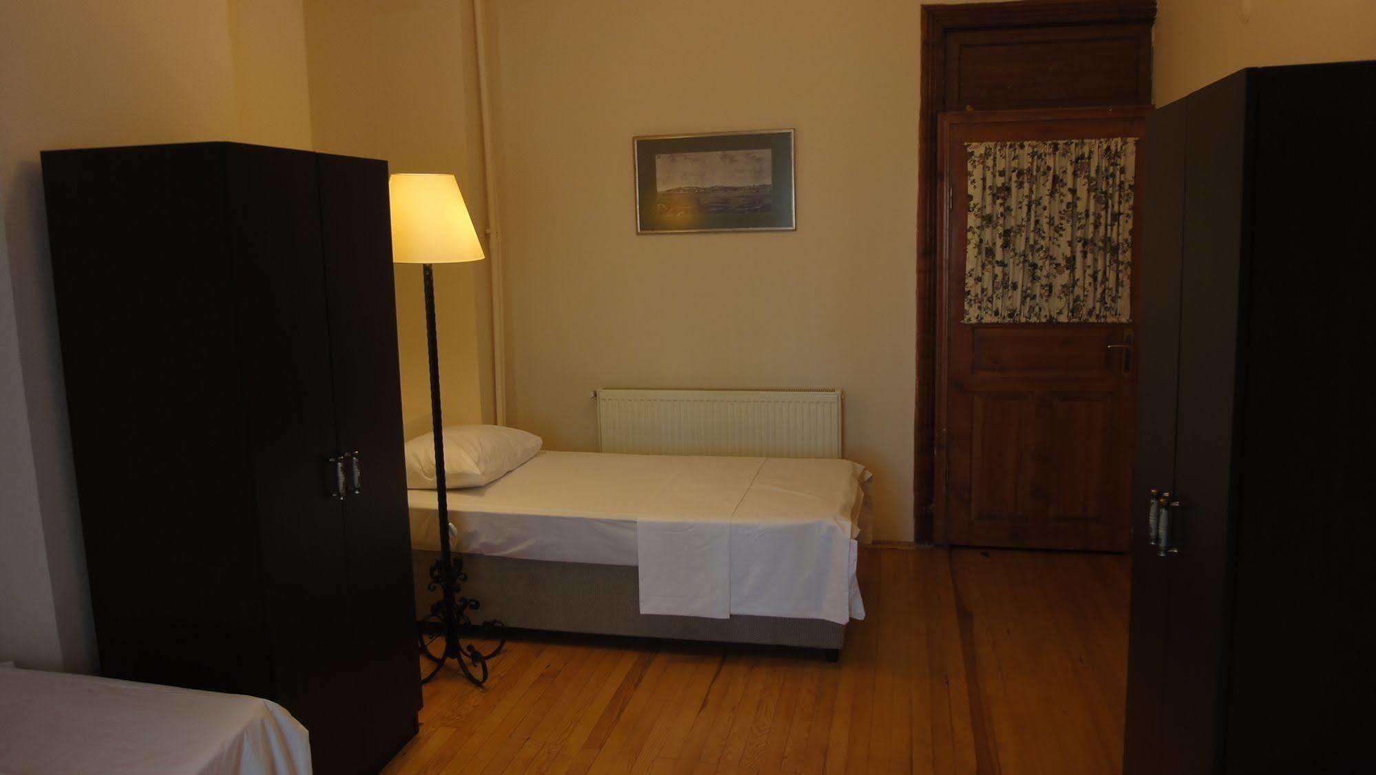 Veni Vidi Dormi Hostel Istanbul Bagian luar foto